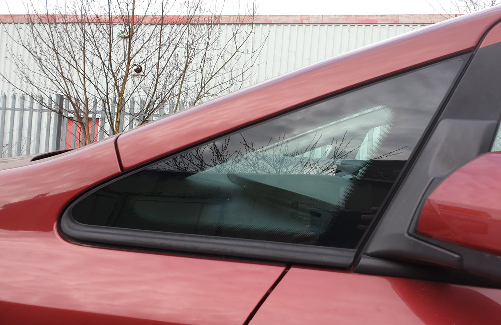 Vauxhall Zafira Club 16V Quarter window glass passenger side front